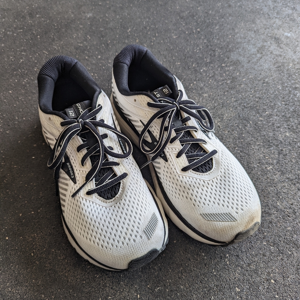 Men's 9 Brooks Ghost 12 White & Black